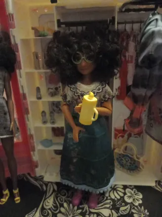 Armario Barbie con 4 Barbies