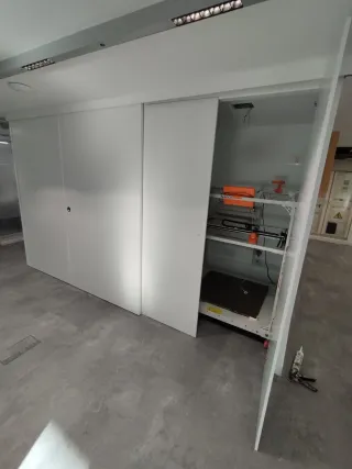 Carpintero montaje de puertas