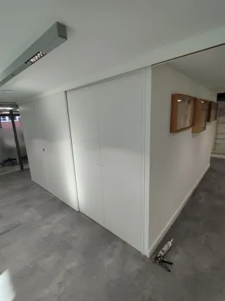 Carpintero montaje de puertas