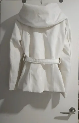 Abrigo de paño blanco