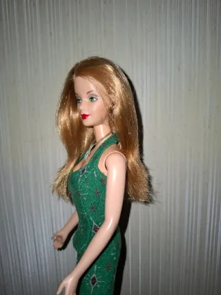 Barbie con vestito verde
