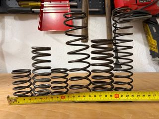 Muelles metálicos varios