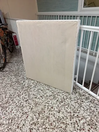 Cabezal de cama tapizado blanco