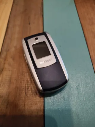 Teléfono Samsung SGH-E700 Plata/Azul Marino