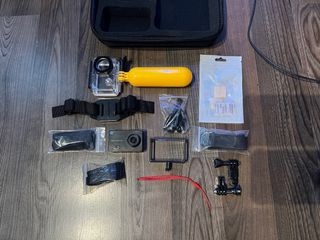 Cámara de acción con accesorios