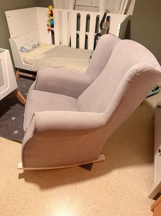 Mecedora de lactancia gris