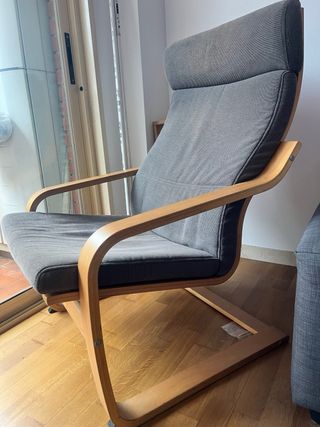 Sillón balancín de tela y madera