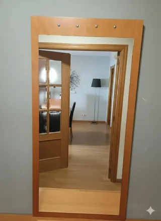 Recibidor madera con espejo.El espejo mide 1'20x60