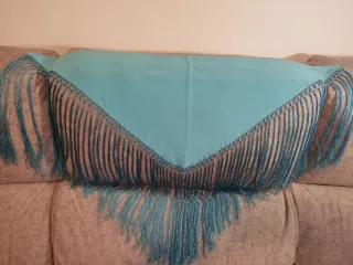 Mantoncillo de flamenca turquesa