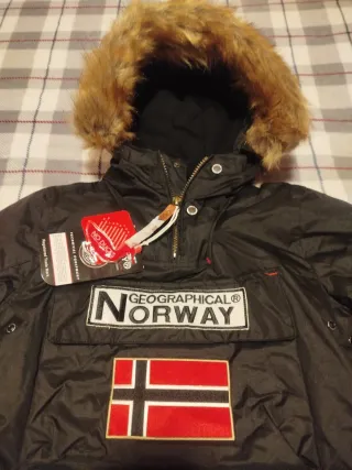 Parka Norway Negra con Capucha