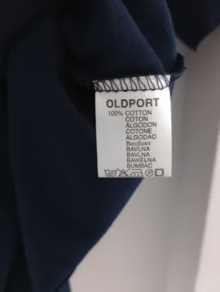 Camiseta azul marino vintage con estampado gráfico