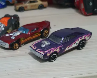 Set 6 modellini auto americane Hot Wheels