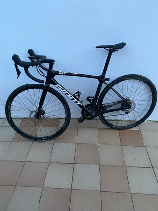 Bicicleta de carretera Giant Negra