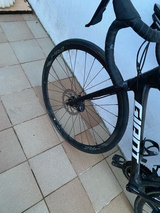 Bicicleta de carretera Giant Negra