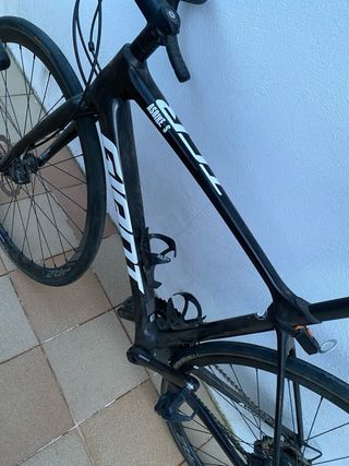 Bicicleta de carretera Giant Negra
