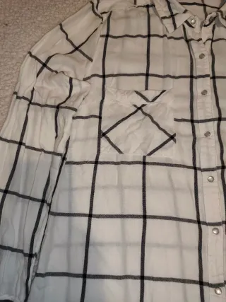 Camisa cuadros blanca y negra minimalista