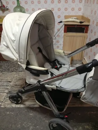 Carrito de bebé blanco