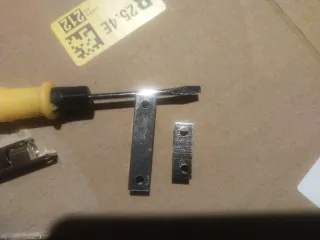 Pestillo Doble Bola + Tornillos + Destornillador