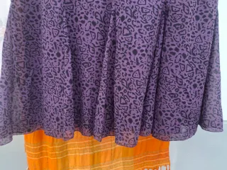 Falda talla 56. Con etiquetas. Medidas en descripc