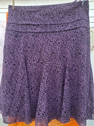 Falda talla 56. Con etiquetas. Medidas en descripc