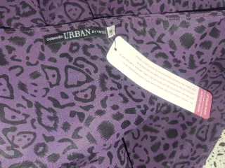 Falda talla 56. Con etiquetas. Medidas en descripc