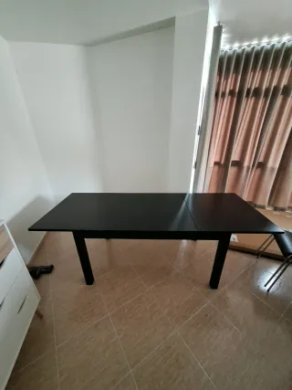 Mesa y sillas de comedor