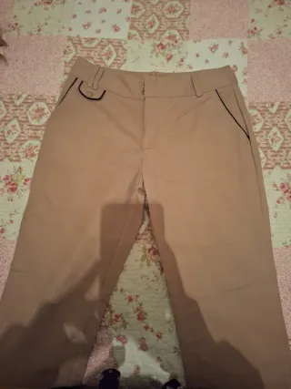 Pantalón beige talla 38