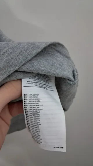 Camiseta Nike Gris Clásica