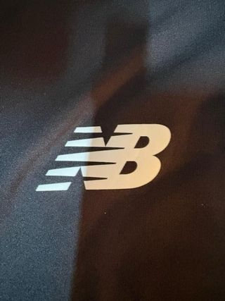 Camiseta New Balance Hombre Negra/Gris