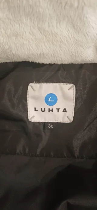 Chaqueta esqui Luhta negra con cuello de pelo