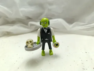 Playmobil Zombie con calavera y ojo