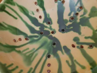 Plato de cerámica para colgar.