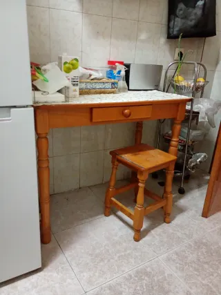 Mesa de cocina de madera provenzal