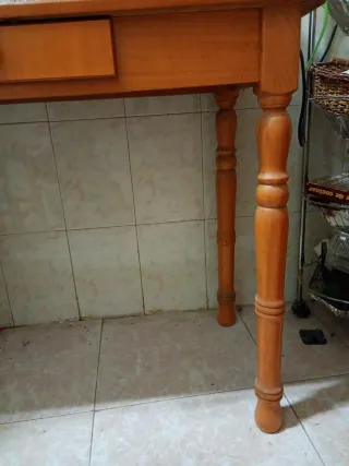 Mesa de cocina de madera provenzal
