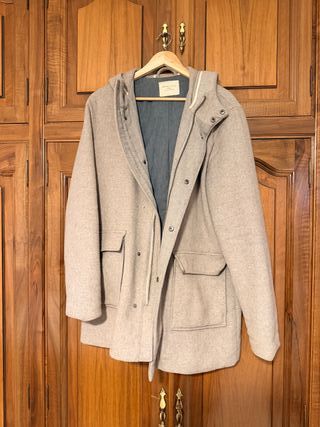 Abrigo con capucha beige