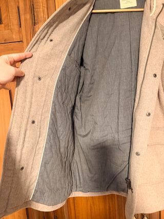 Abrigo con capucha beige