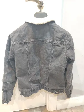 Chaqueta vaquera negra con borreguito