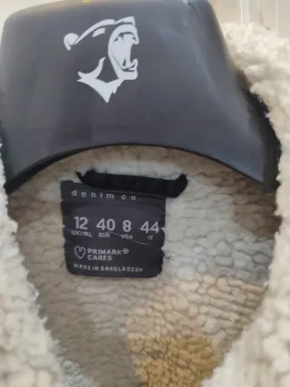 Chaqueta vaquera negra con borreguito