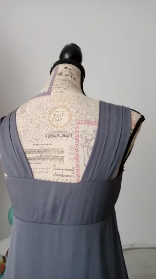 Vestido elegante lazo gris