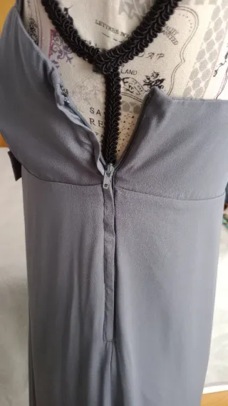 Vestido elegante lazo gris