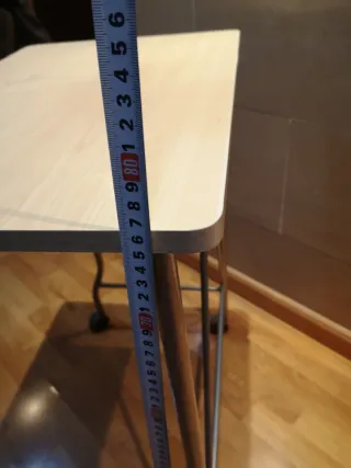 Mesa con ruedas, ideal para casa pequeña.