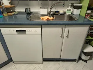 Muebles cocina c/ desayunador y electrodomésticos