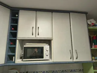 Muebles cocina c/ desayunador y electrodomésticos