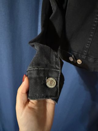 Giubbino jeans nero con interno pelo bianco