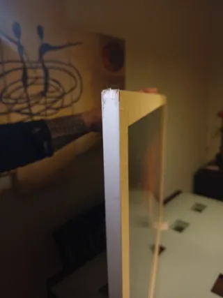 Cuadro de paisaje con cabaña y lago