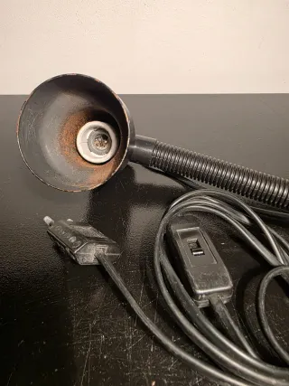 Lampada da tavolo snodabile nera