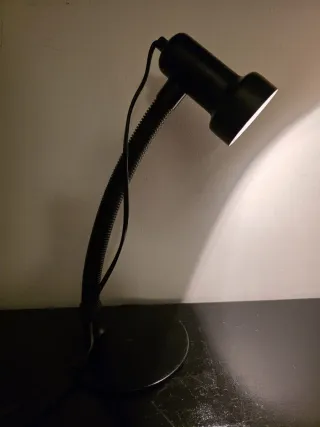 Lampada da tavolo snodabile nera