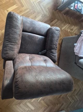 Sofá reclinable eléctrico marrón