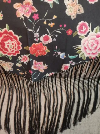 Mantoncillo Flamenco Estampado Negro