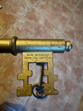 Set di 2 chiavi antiche decorative